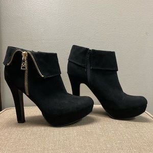 Black high heel booties with gold accent zipper: G BY GUESS: Size US 8.5
